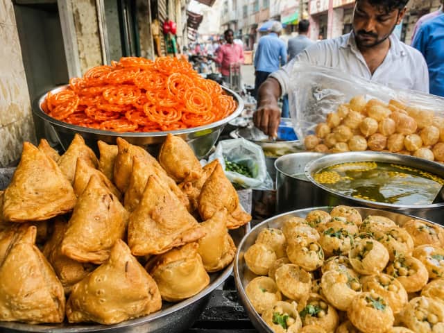 Hindistan'da denemeden dönmemeniz gereken 6 Sokak Lezzeti